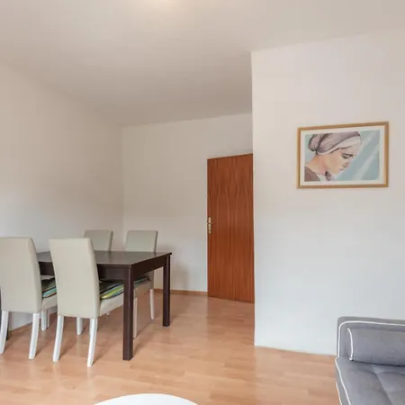 Sea View Family With Large Terrace & Free Parking *