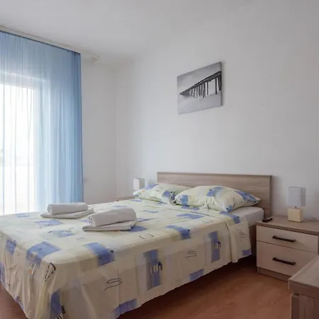 Sea View Family With Large Terrace & Free Parking *