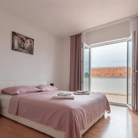 Sea View Family With Large Terrace & Free Parking Supetar
