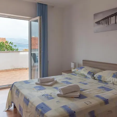 Sea View Family With Large Terrace & Free Parking *
