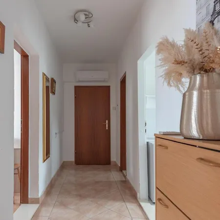 Sea View Family With Large Terrace & Free Parking * Supetar