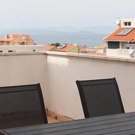 Sea View Family With Large Terrace & Free Parking *