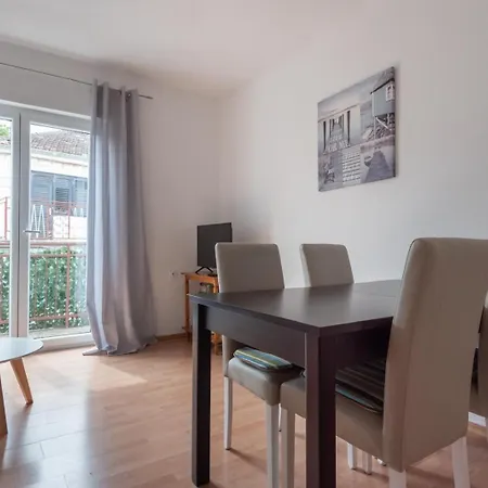 Sea View Family With Large Terrace & Free Parking Supetar