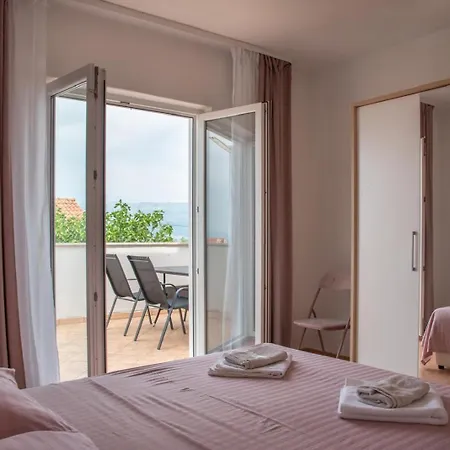 Sea View Family With Large Terrace & Free Parking * Supetar