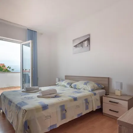 Sea View Family With Large Terrace & Free Parking