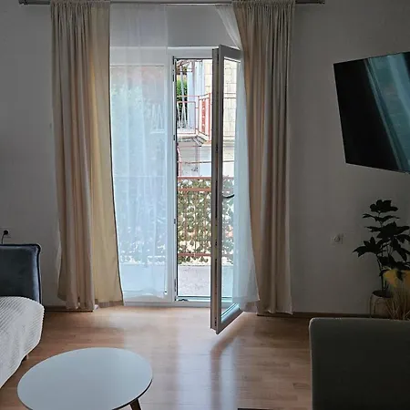 Sea View Family With Large Terrace & Free Parking *